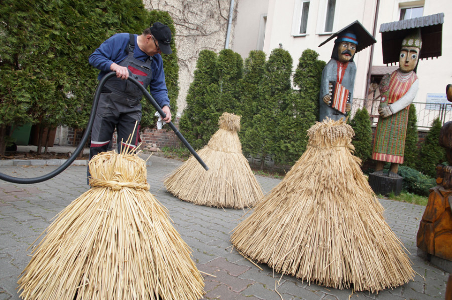 Odkurzanie daszków uli