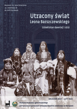 Utracony świat Leona Barszczewskiego - plakat ekspozycji, na pierwszym planie fotografia w kolorze sepii,  przedstawiająca sześć kobiet ubranych w tradycyjne uzbekistańskie stroje